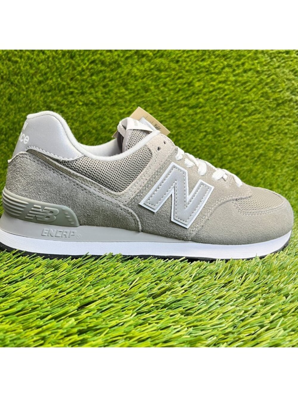 New‎ Balance 574 Classic Mens Size 8 Gray White Athletic Running Shoes Sneakers